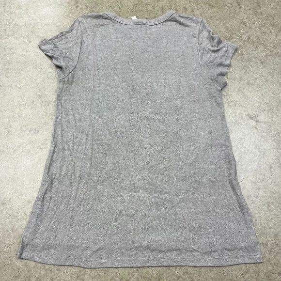 Basic T-Shirt - Picture 2 of 4